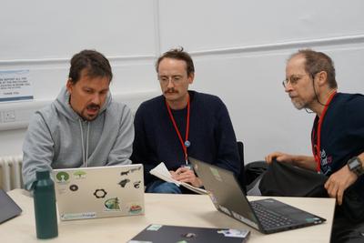 Discussion around computers