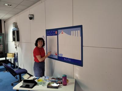 Artist Cara Rooney begins live-drawing the conference. Photo by Gregory Marler