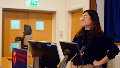 A speaker waits for questions